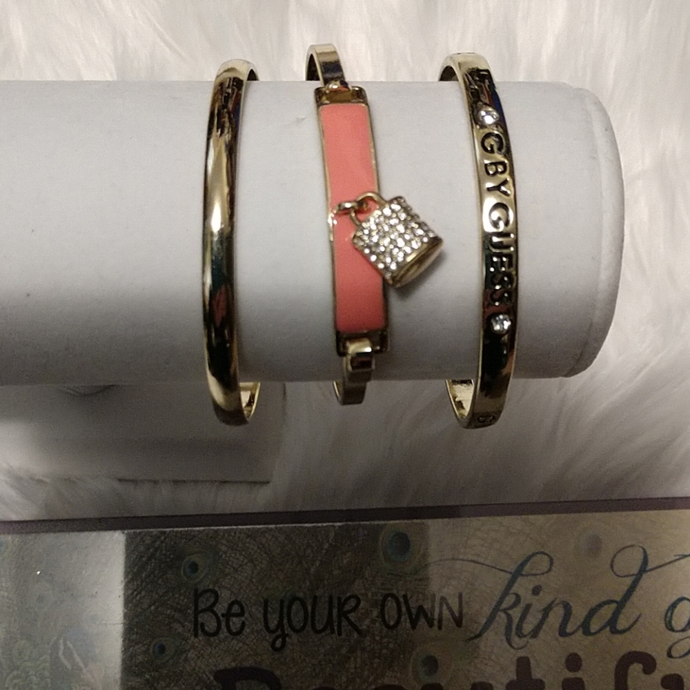 New 3 piece Coral And Goldtone Guess Bangle Bracelet Set